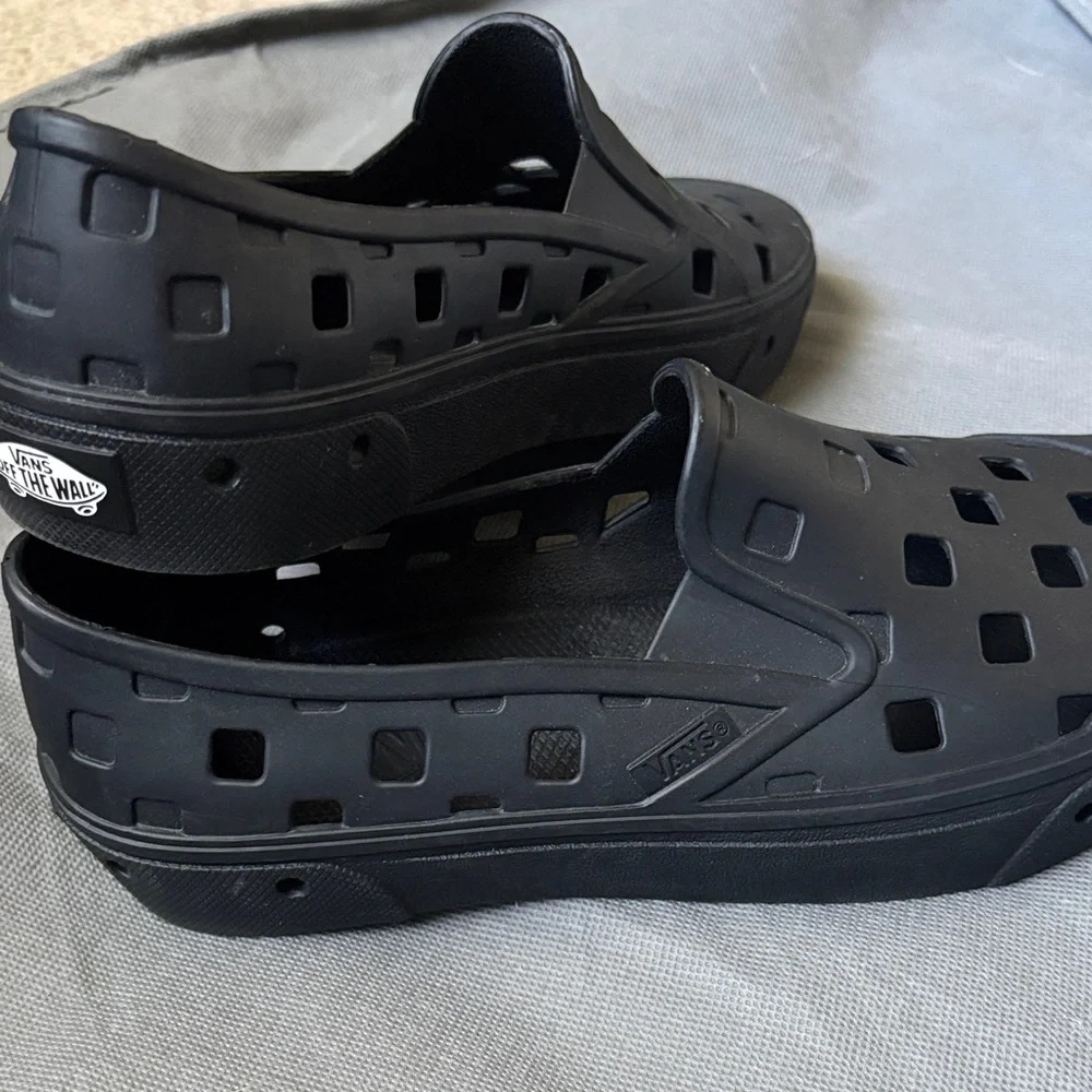 Vans Men's Black Cut-Out Slip-On Loafers - Picture 1 of 4